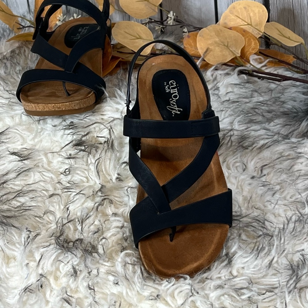euro soft sz 7 Women's Black Sandals